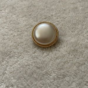 Vintage Faux Pearl and Gold tone brooch